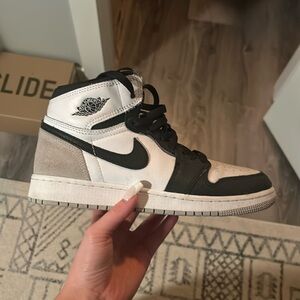 Jordan 1 highs in color stage haze, size in 7 youth, slighty wore, hughesr offer